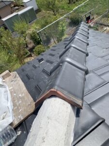 屋根棟漆喰補修工事